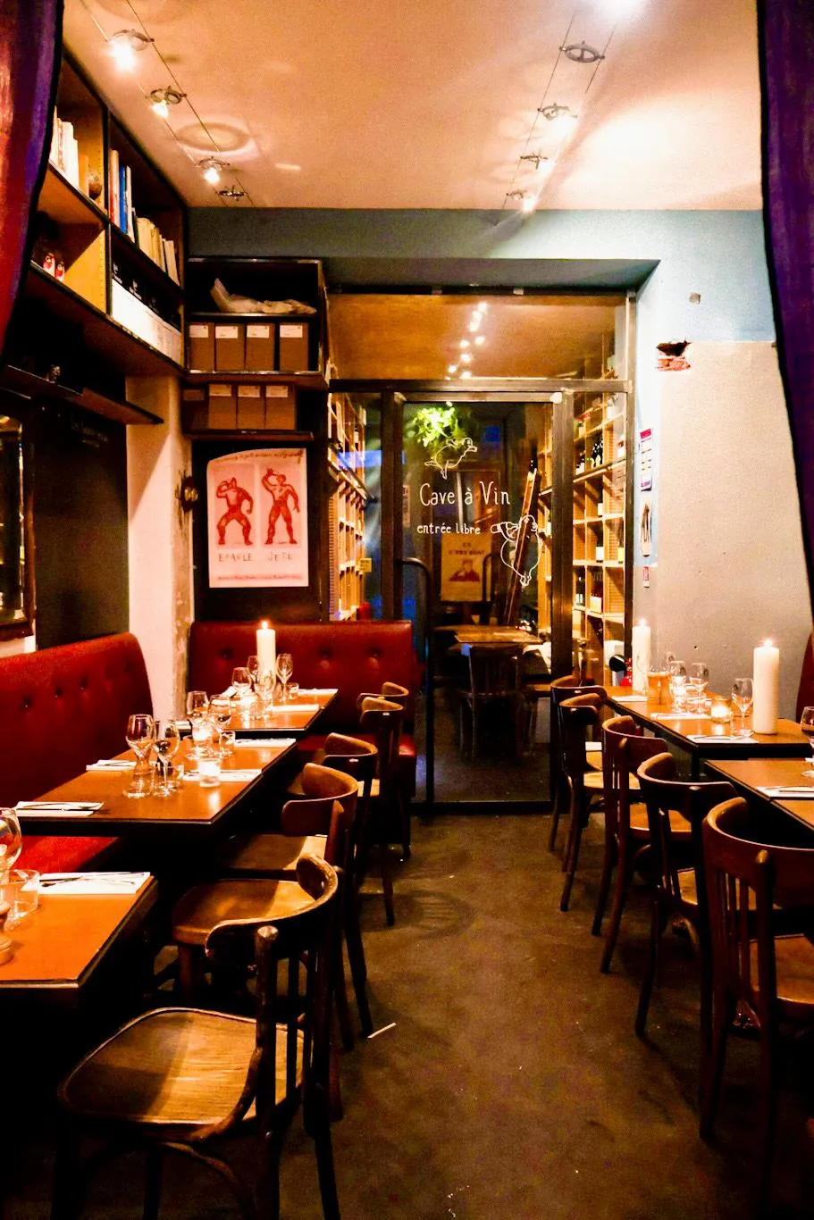 Vue nocturne de la cave Les Enfants Gâtés